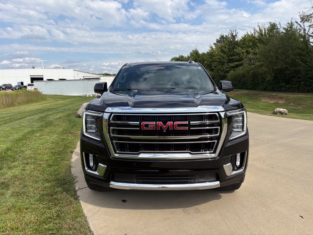 Used 2023 GMC Yukon XL SLT w/ SLT Luxury Package AWD/4WD image 12