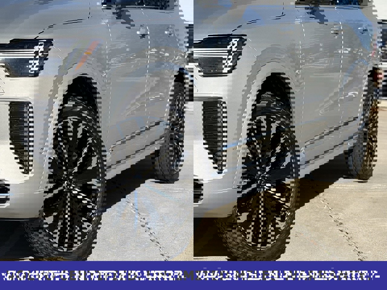 Certified 2025 Volvo XC90 B6 Plus image 9