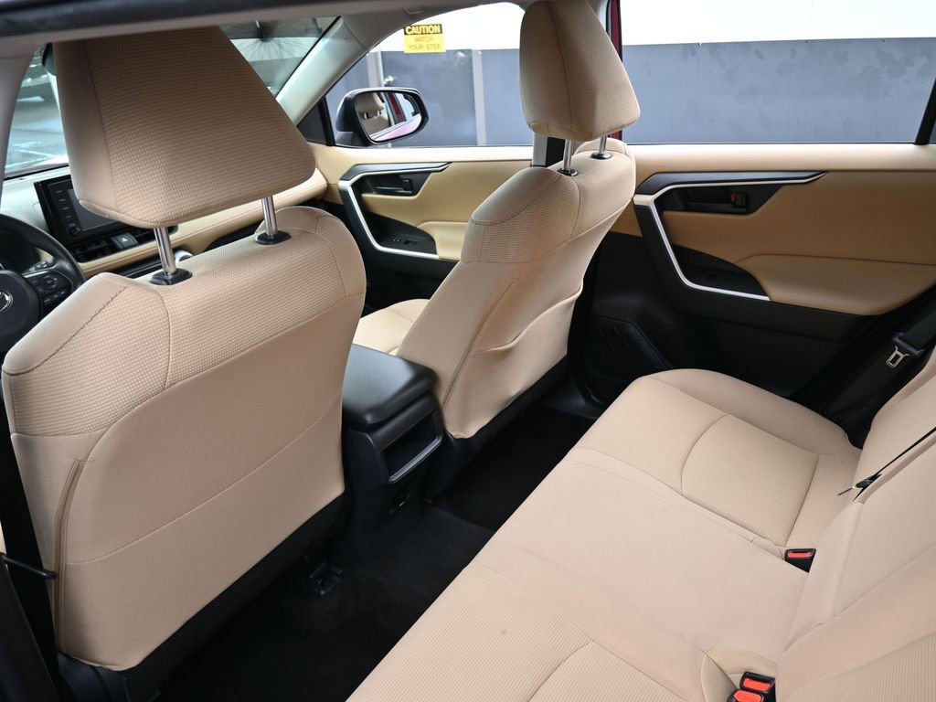 Used 2019 Toyota RAV4 LE image 32