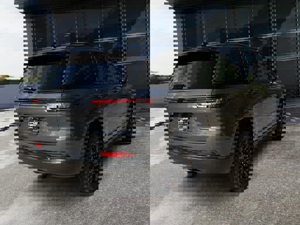 New 2025 Jeep Grand Cherokee Altitude image 7