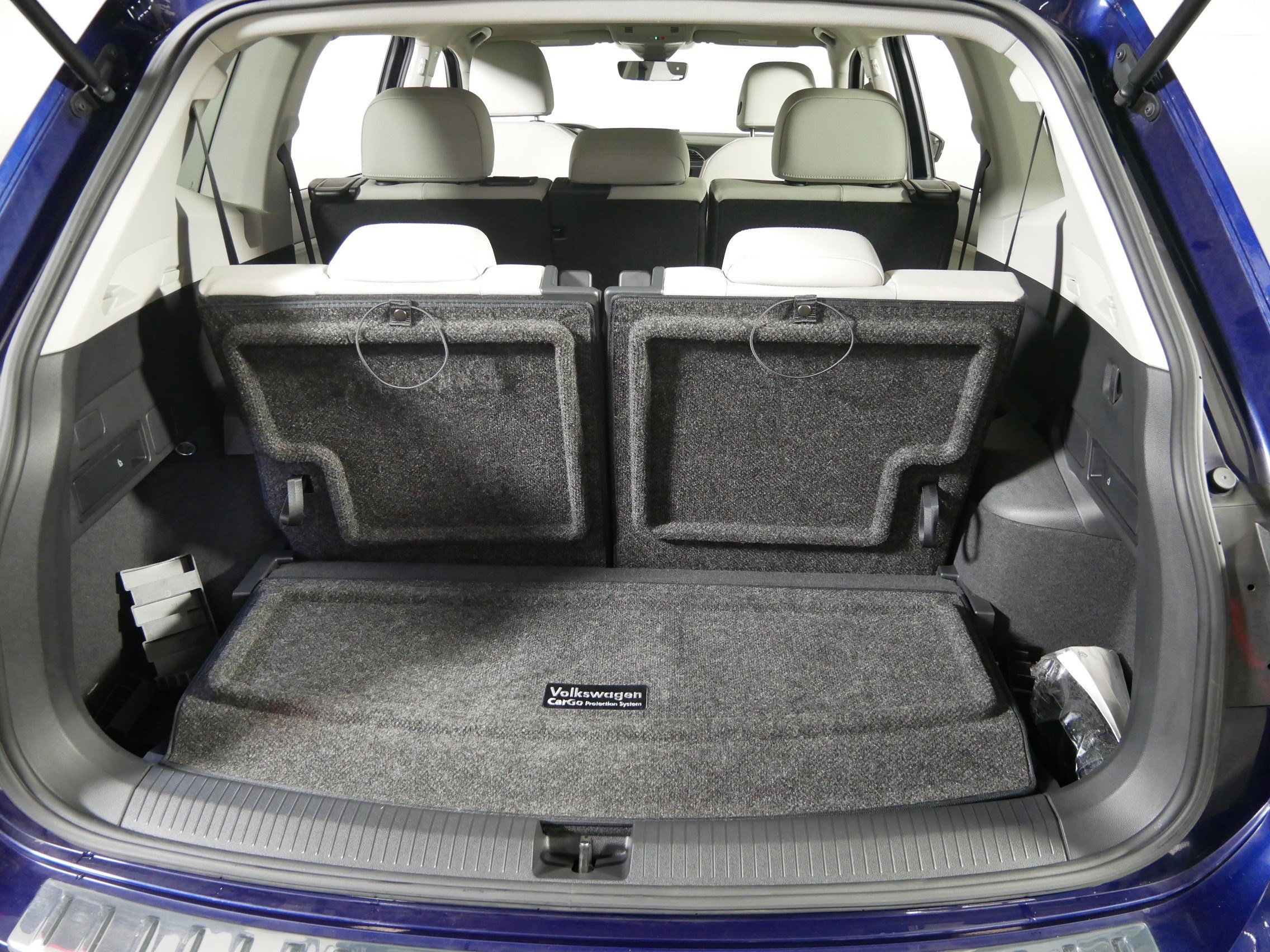 Used 2023 Volkswagen Tiguan SE w/ Panoramic Sunroof Package image 18