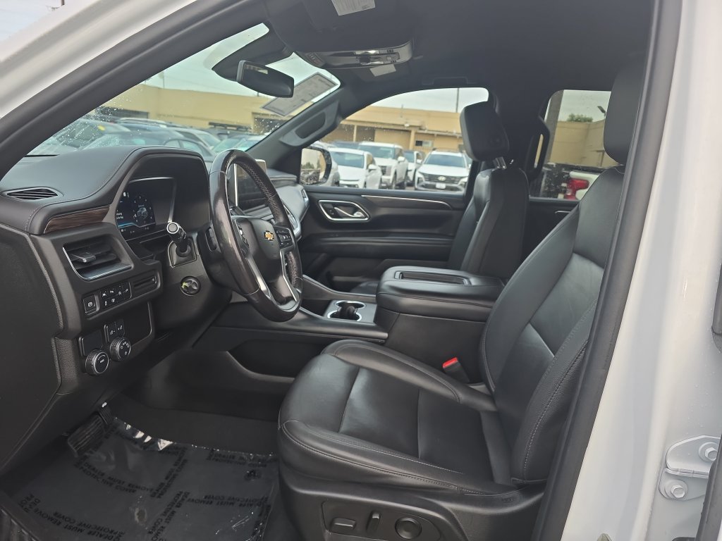 Used 2022 Chevrolet Suburban LT w/ Luxury Package RWD image 9