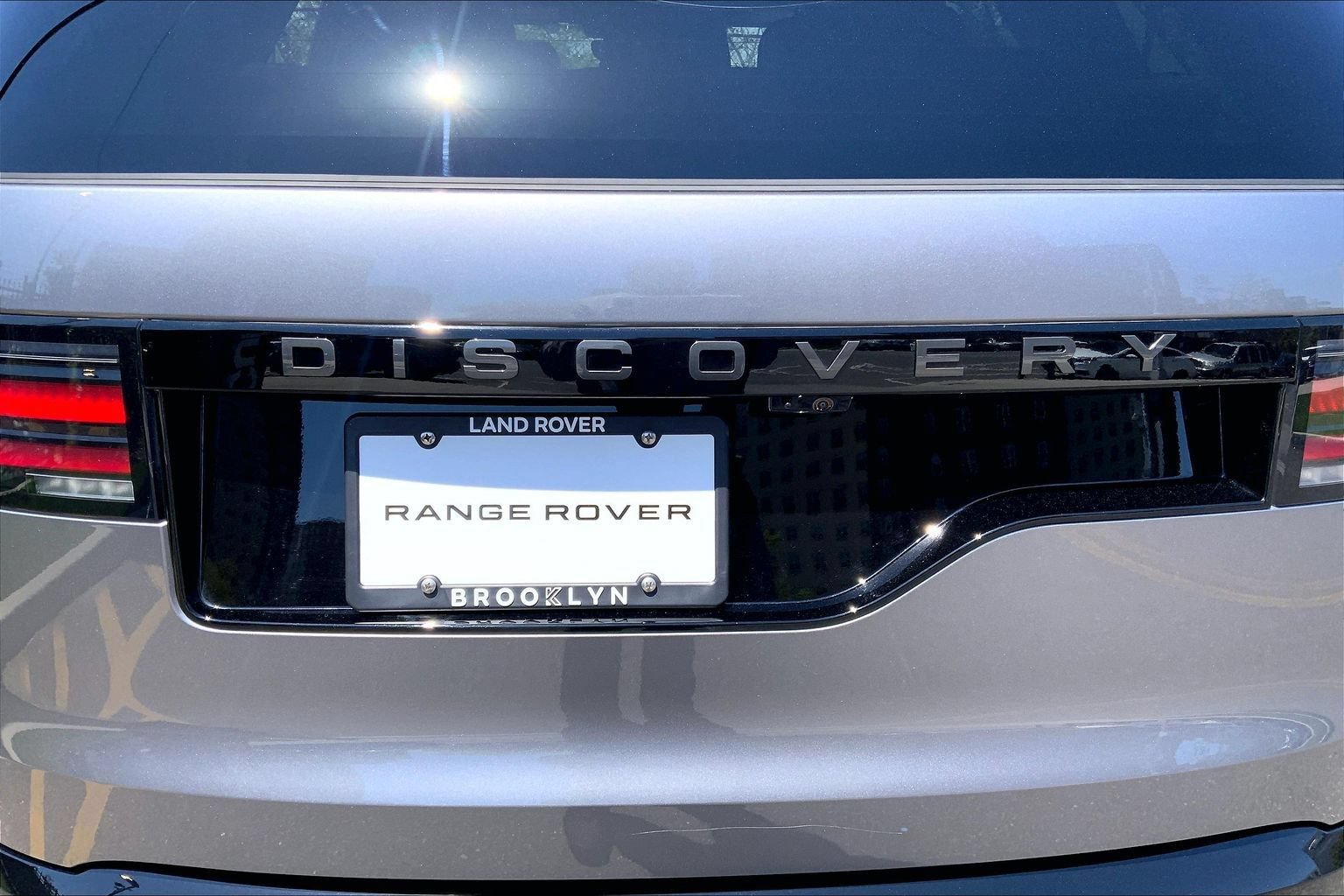 Certified 2025 Land Rover Discovery Dynamic SE AWD/4WD image 8