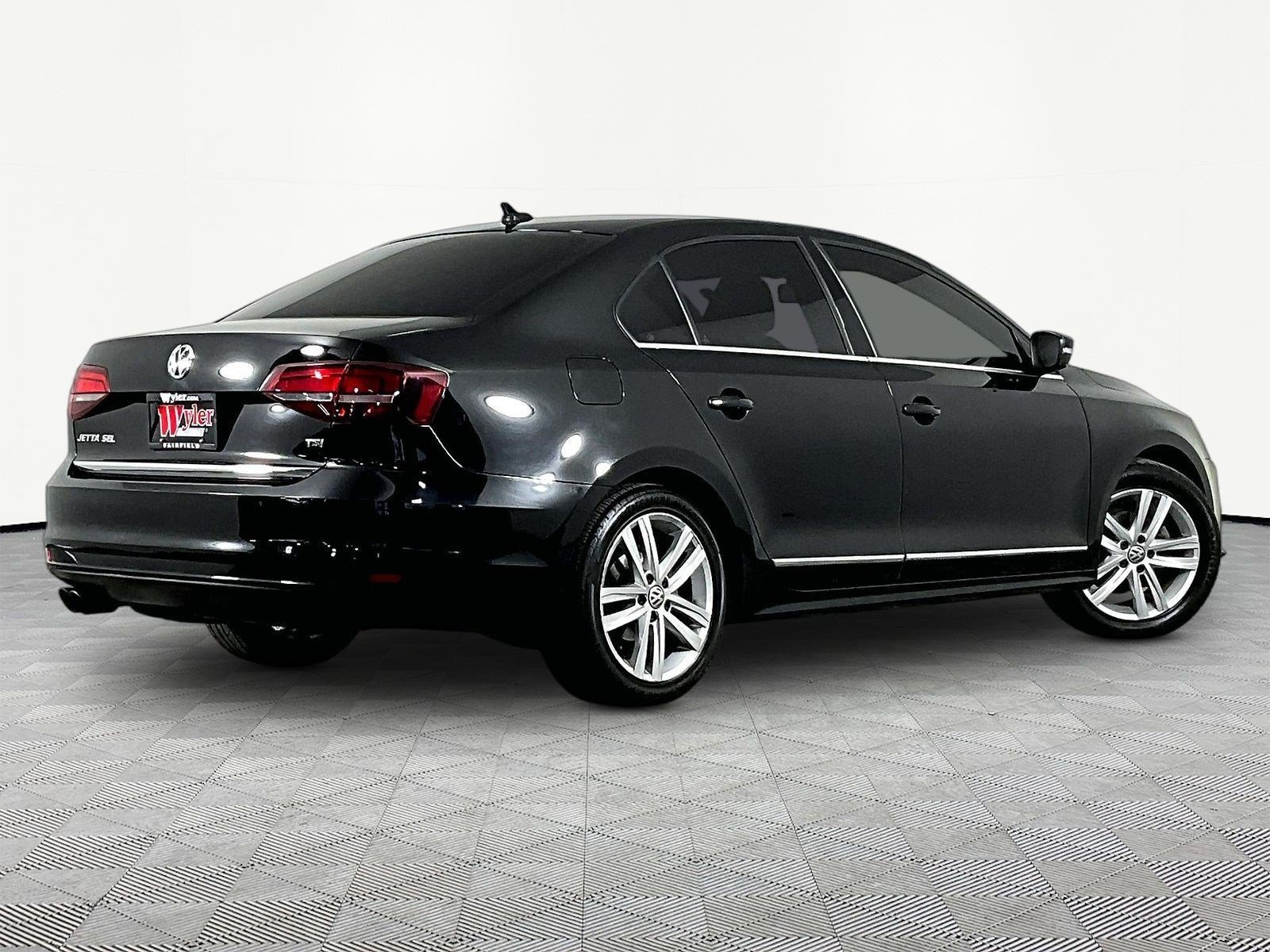 Used 2017 Volkswagen Jetta SEL FWD image 6