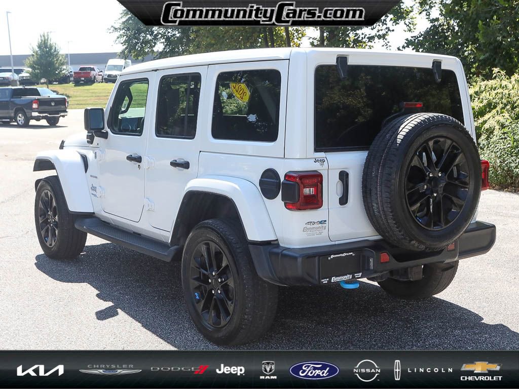 Used 2022 Jeep Wrangler Unlimited Sahara w/ Cold Weather Group image 5