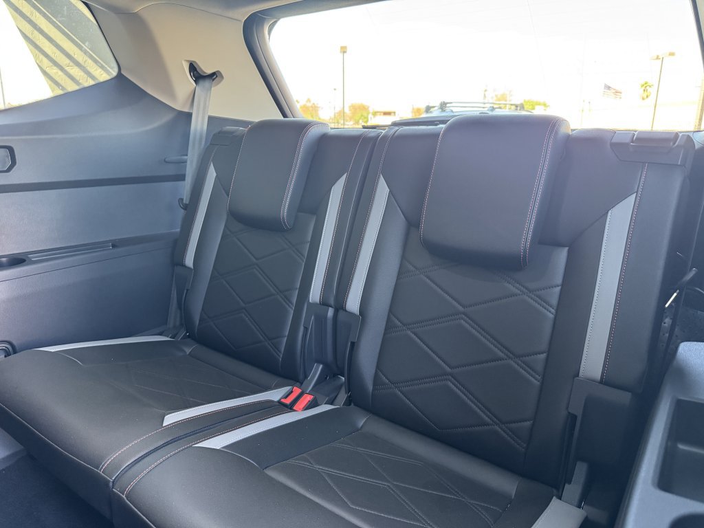 Used 2024 Volkswagen Atlas Peak Edition SE AWD/4WD image 37