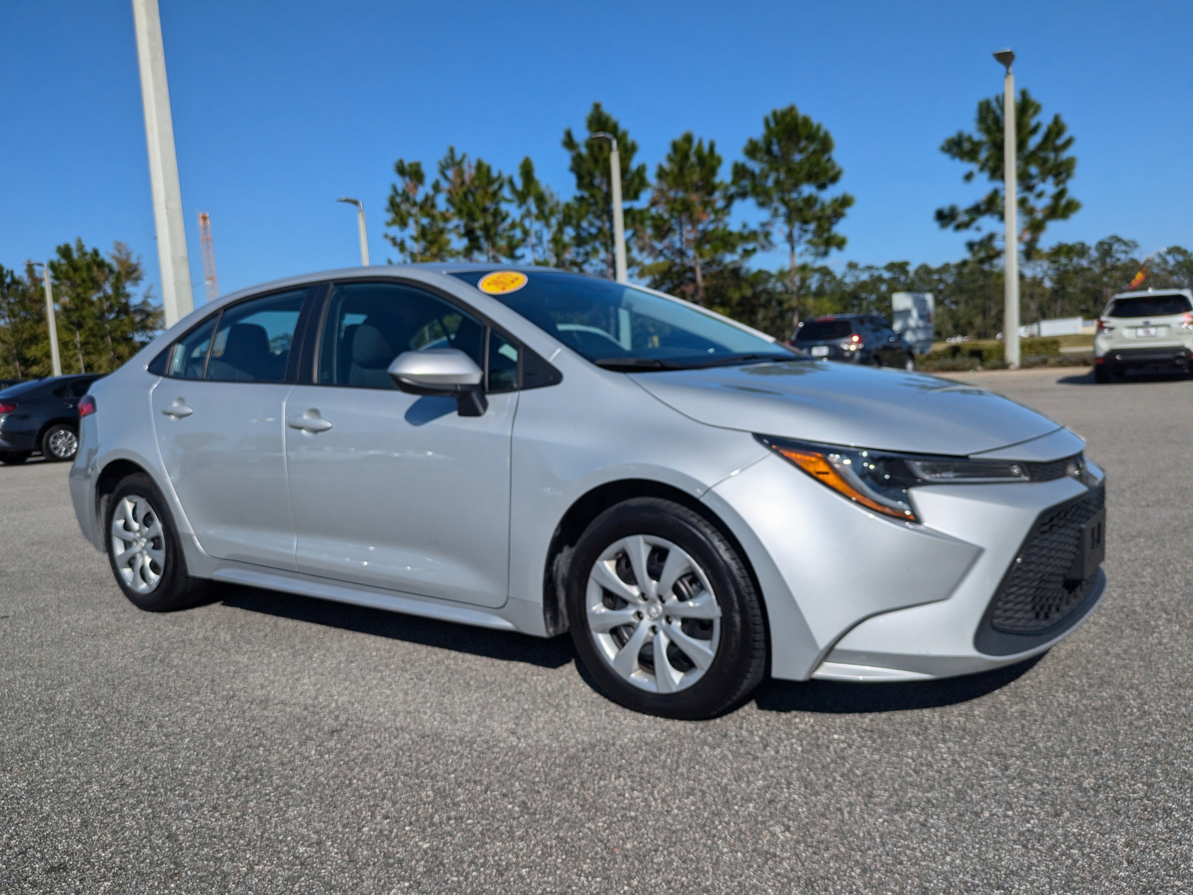 Used 2022 Toyota Corolla LE image 2
