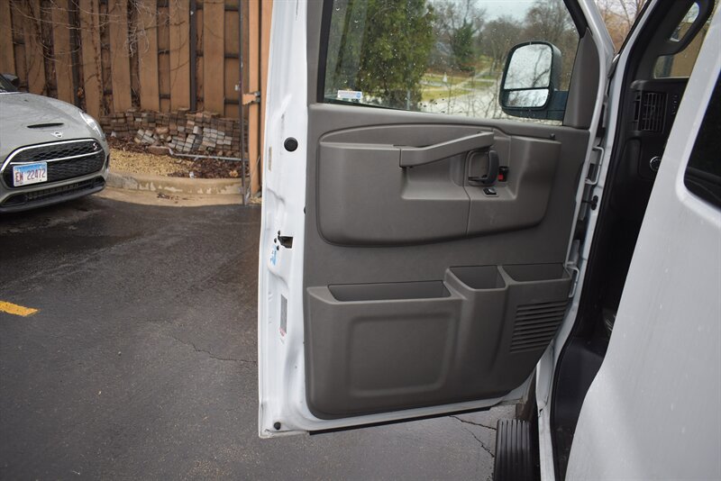 Used 2017 Chevrolet Express 2500 LT w/ LT Preferred Equipment Group image 17