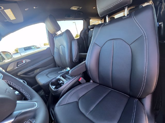 New 2027 Chrysler Pacifica LX FWD image 23