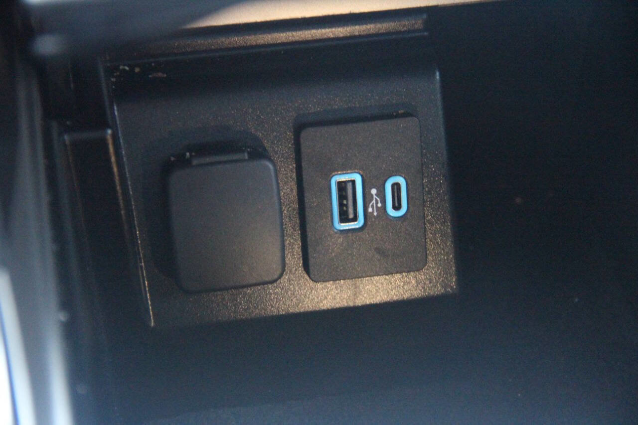 Certified 2022 Ford Explorer XLT w/ Equipment Group 202A image 28