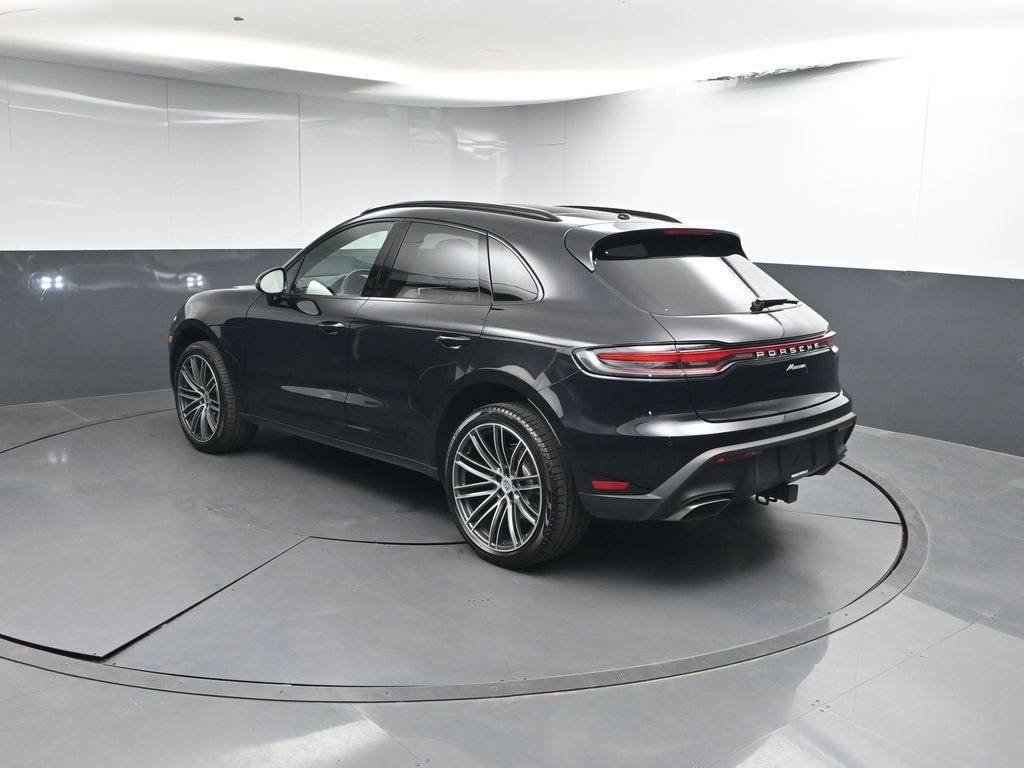 Certified 2025 Porsche Macan image 3