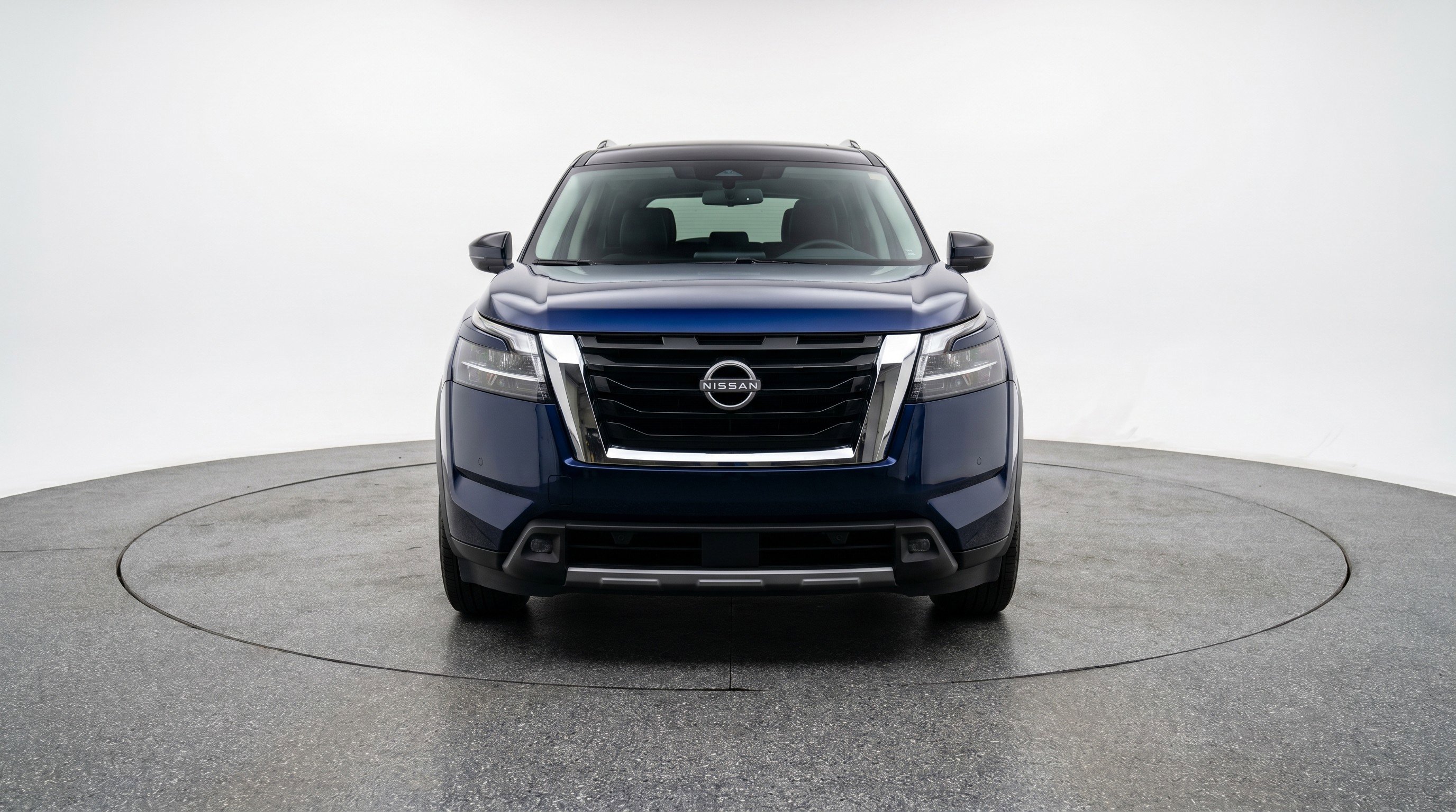 Used 2025 Nissan Pathfinder SV FWD image 2