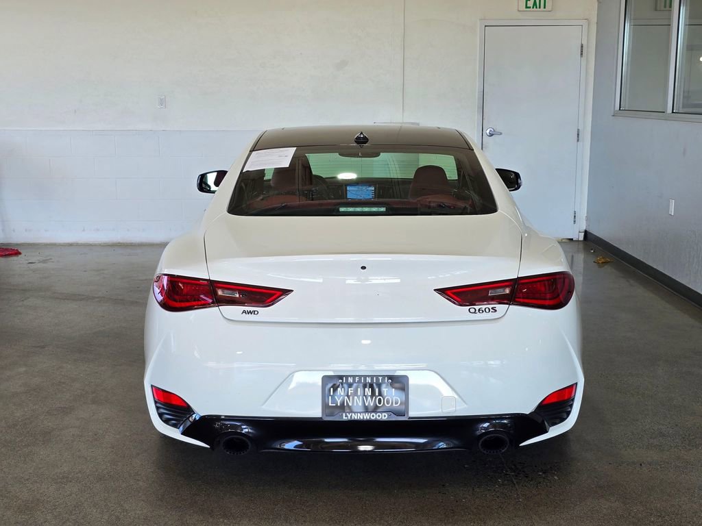 Used 2017 INFINITI Q60 Red Sport 400 AWD/4WD image 5
