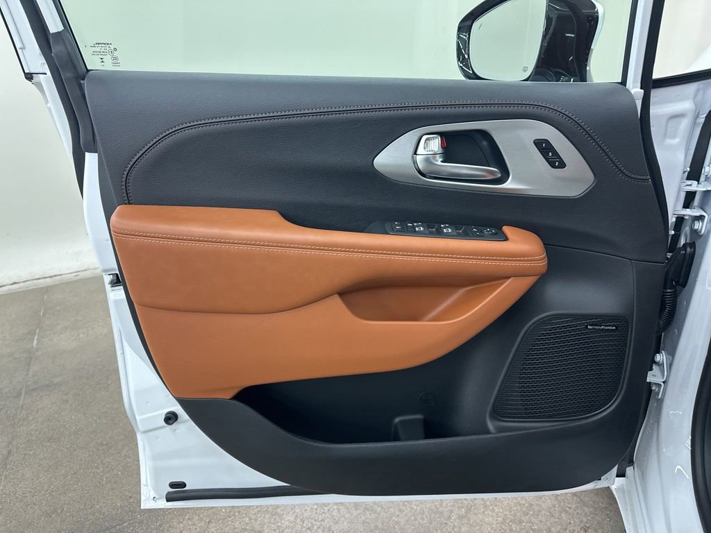 New 2026 Chrysler Pacifica Pinnacle image 28