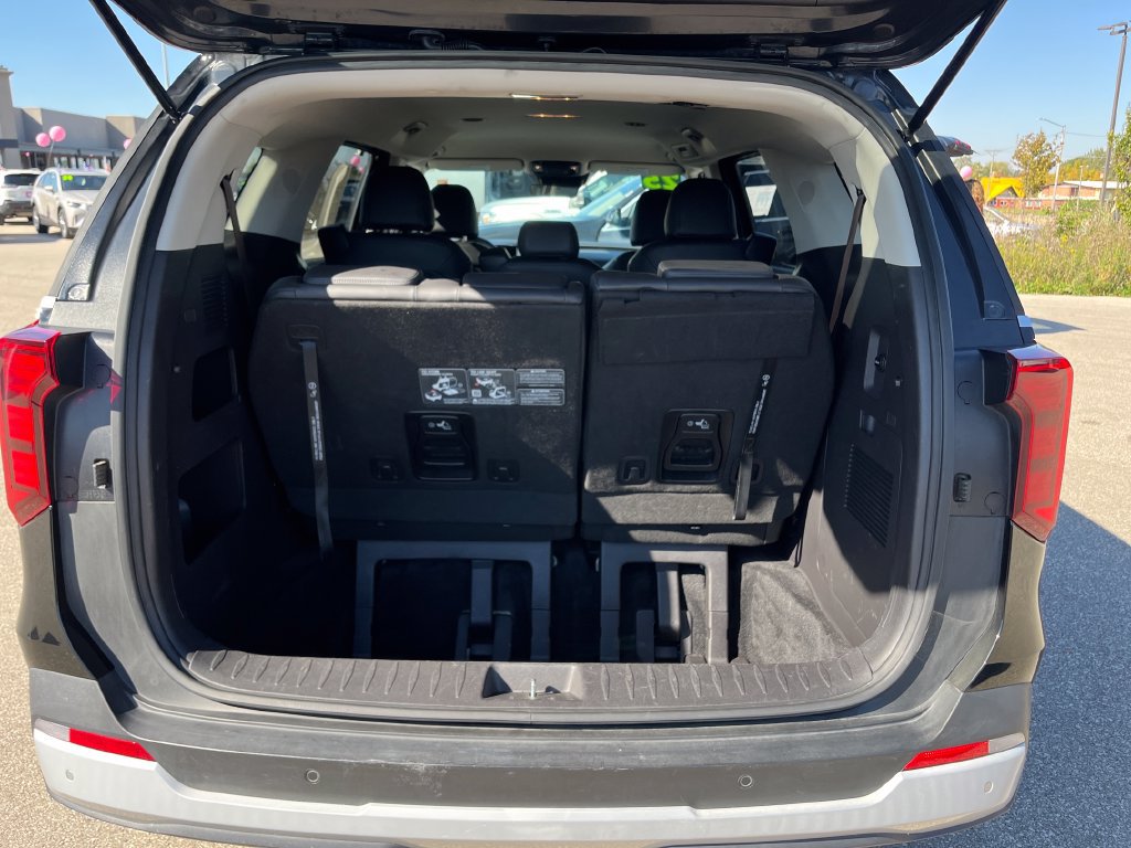 Used 2025 Kia Carnival FWD image 44