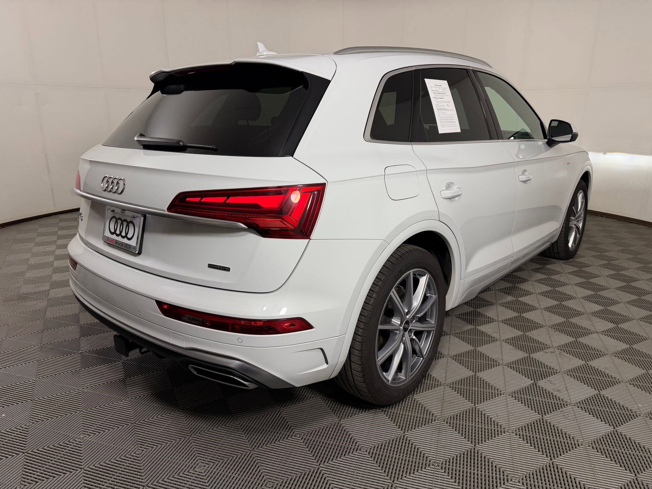 Used 2022 Audi Q5 e Premium Plus w/ Premium Plus Package AWD/4WD image 9