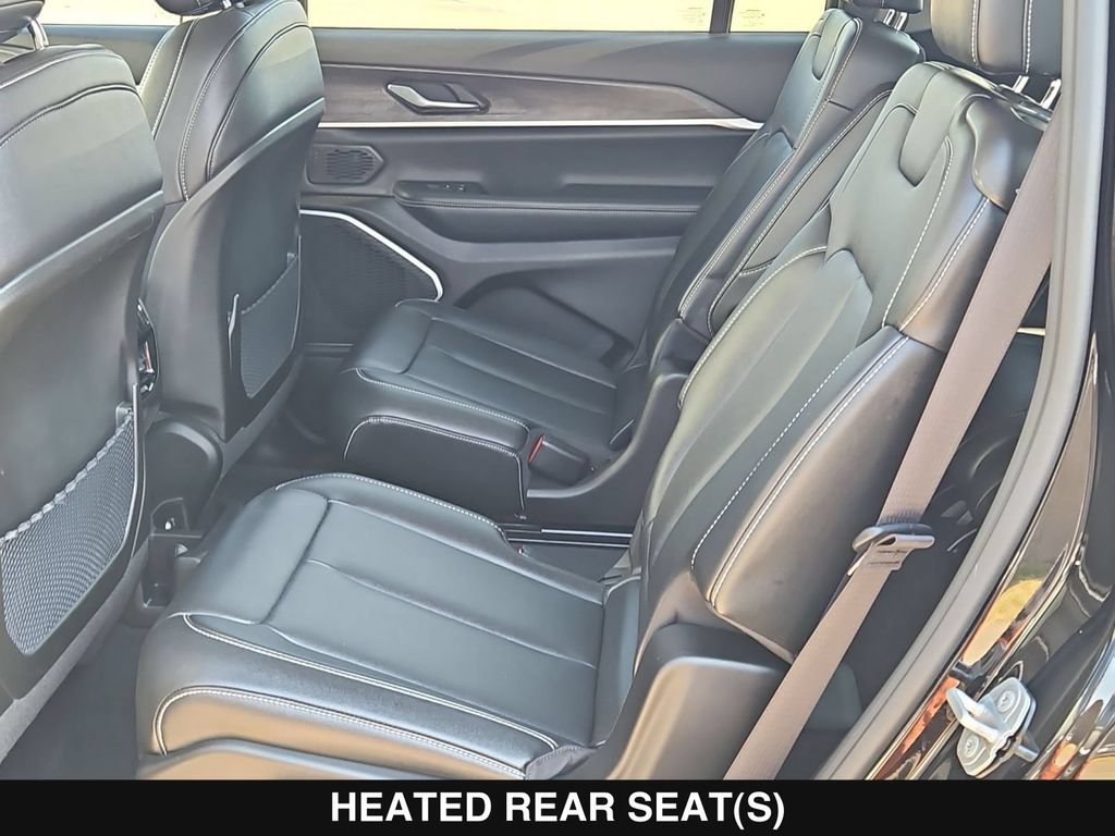 Used 2023 Jeep Grand Cherokee L Limited AWD/4WD image 17
