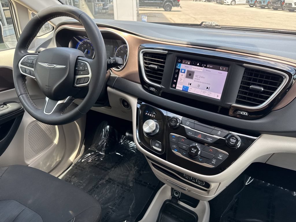 Used 2023 Chrysler Voyager LX FWD image 34