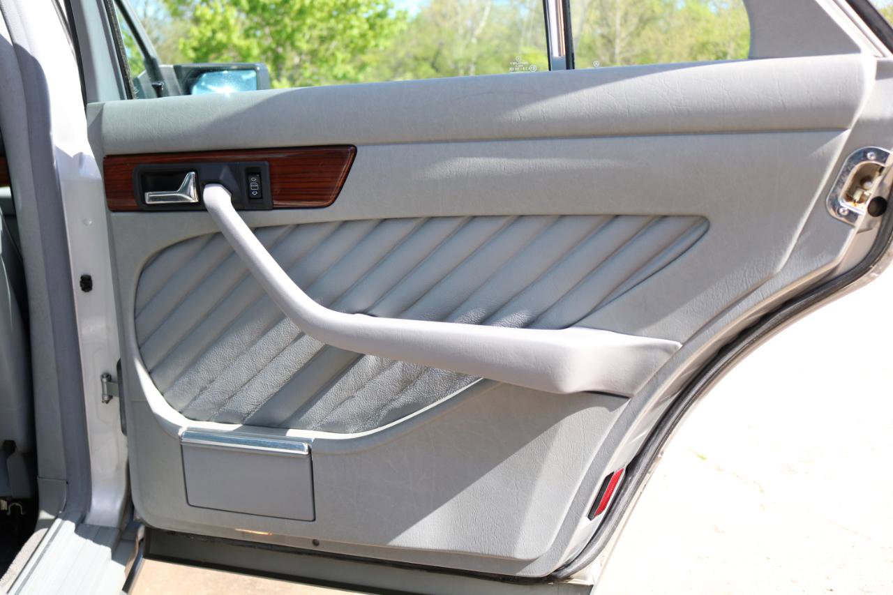 Used 1990 Mercedes-Benz 300 SE image 24