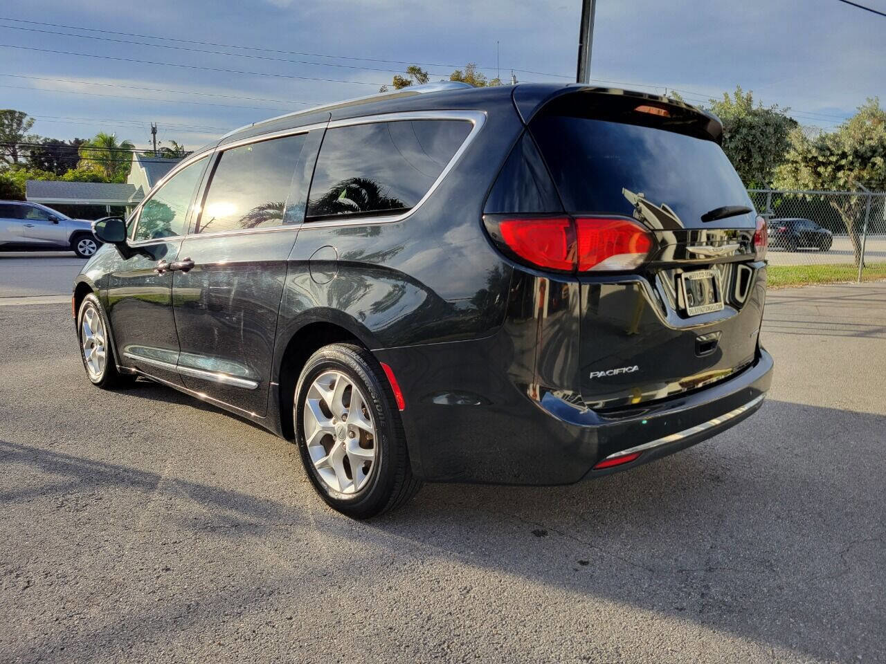 Used 2020 Chrysler Pacifica Limited FWD image 7