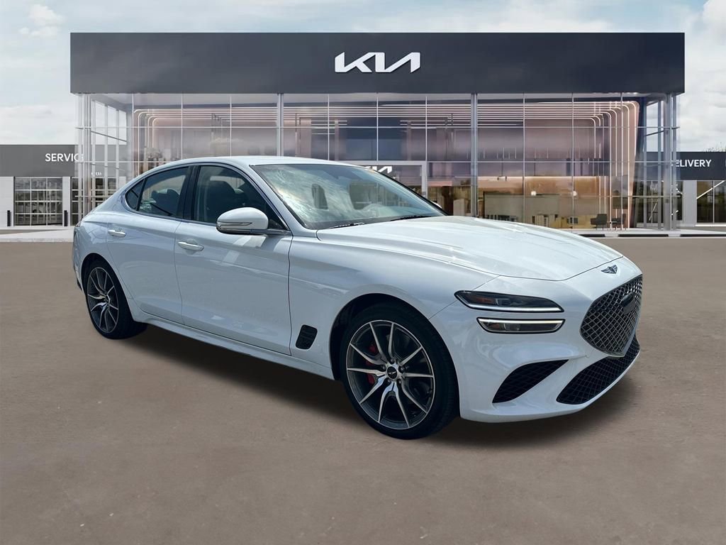 Used 2025 Genesis G70 2.5T image 1