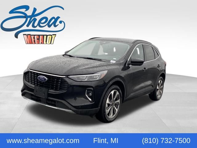 Used 2023 Ford Escape Platinum image 1