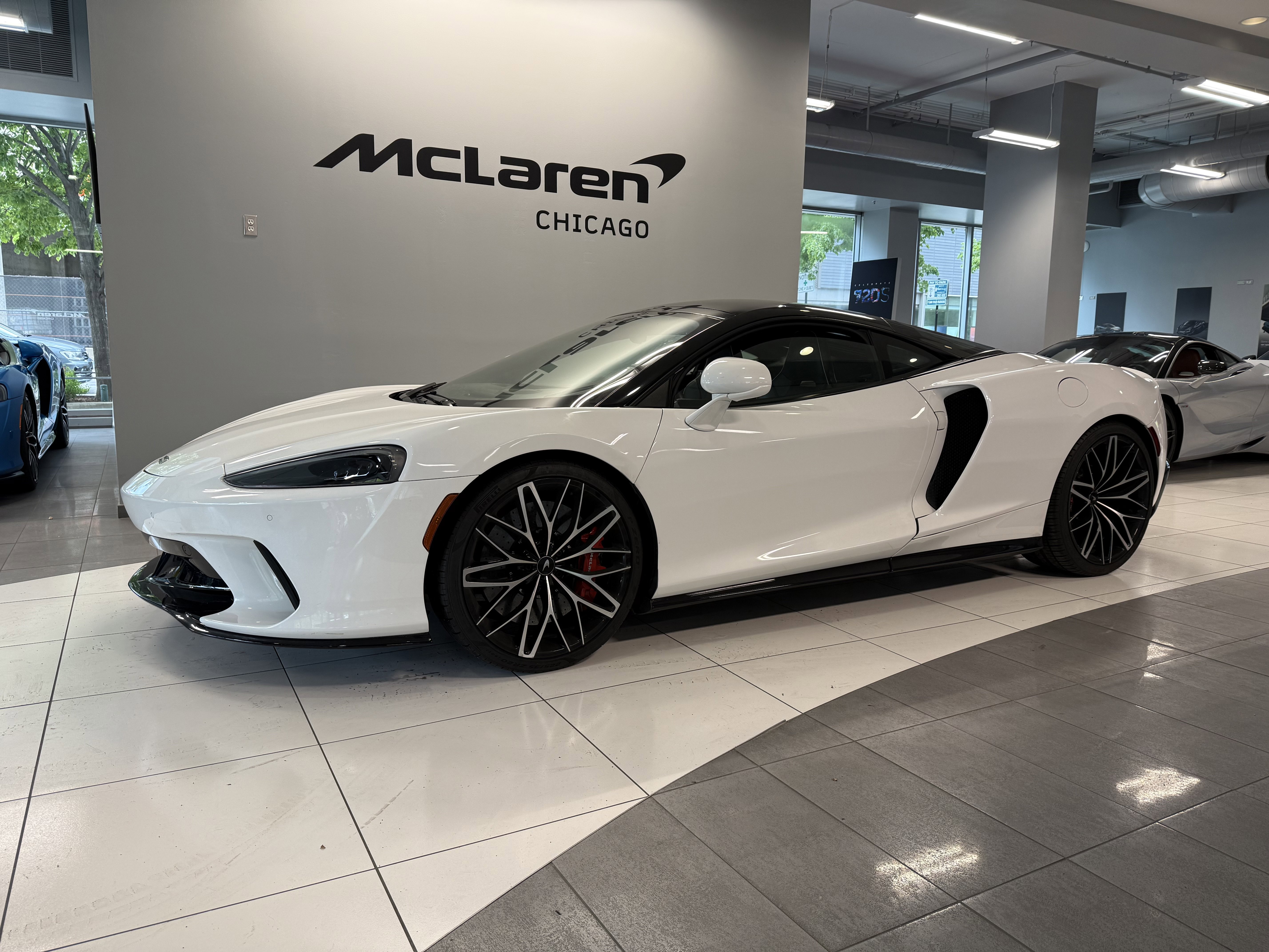 Used 2023 McLaren GT RWD image 1