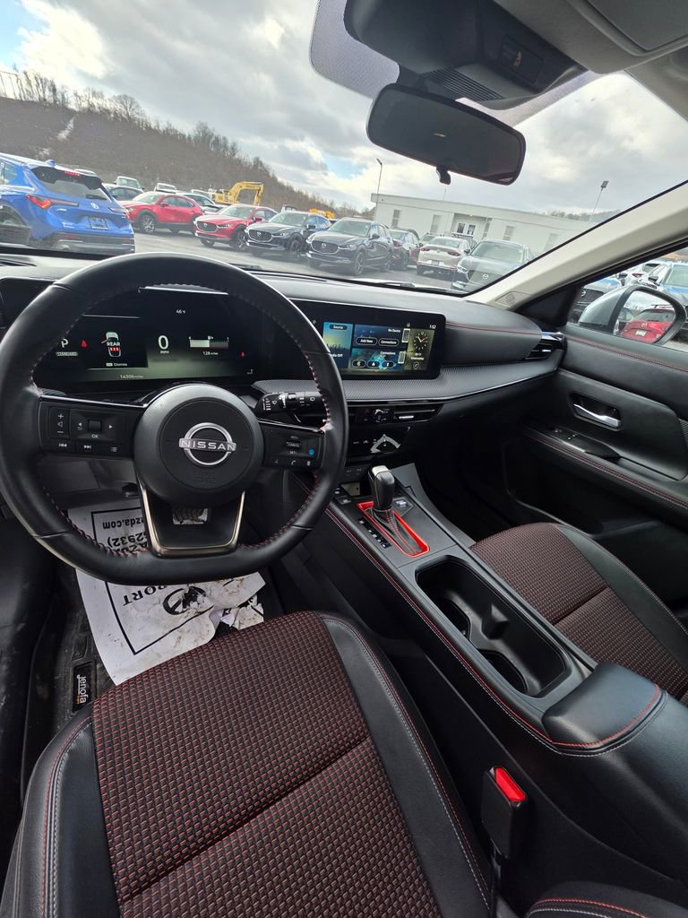 Used 2025 Nissan Kicks SR image 12