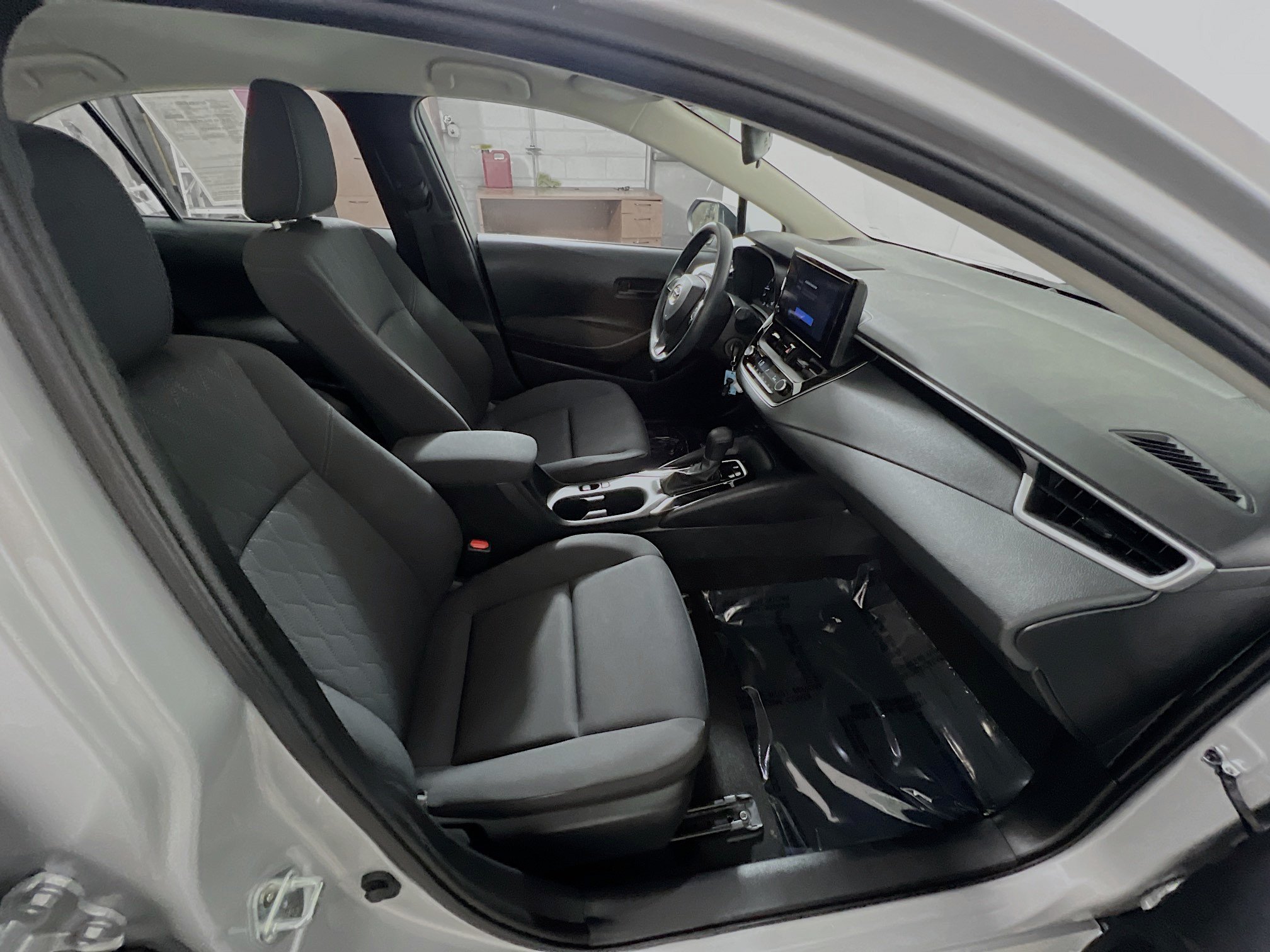 Used 2024 Toyota Corolla LE FWD image 31