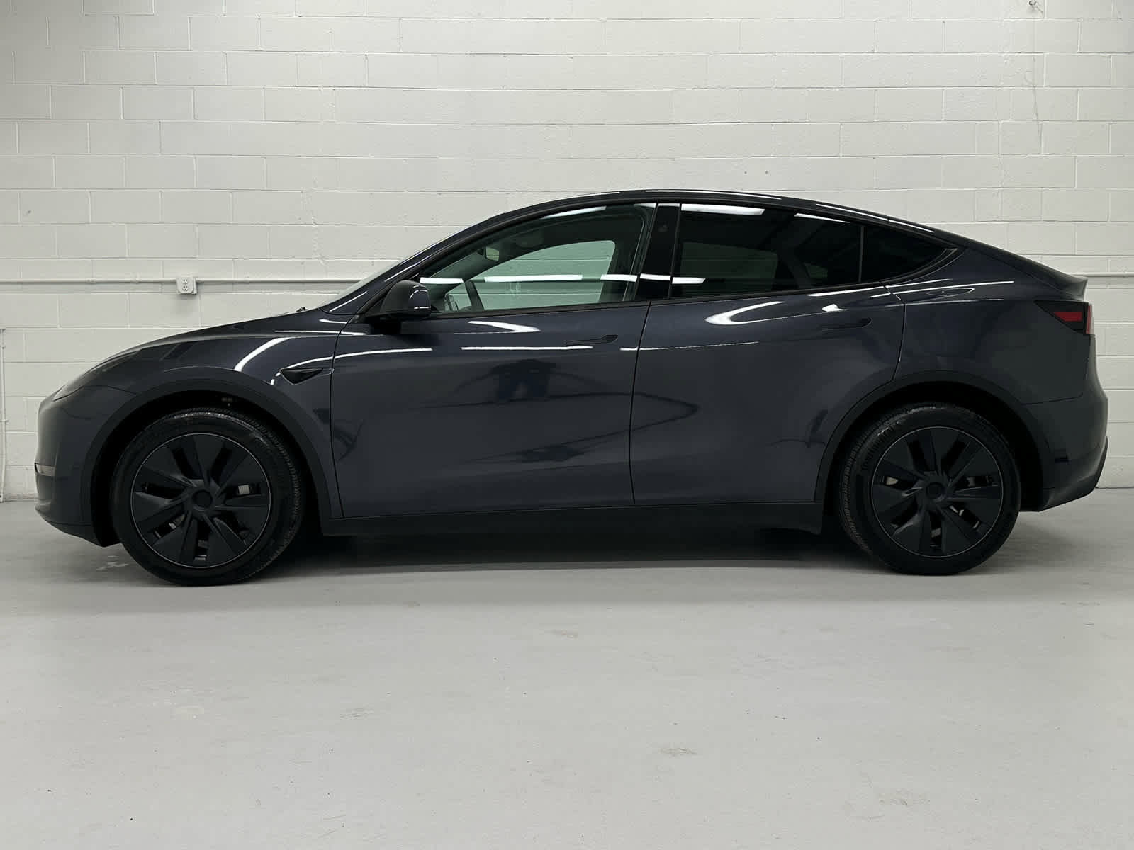 Used 2024 Tesla Model Y Long Range image 3