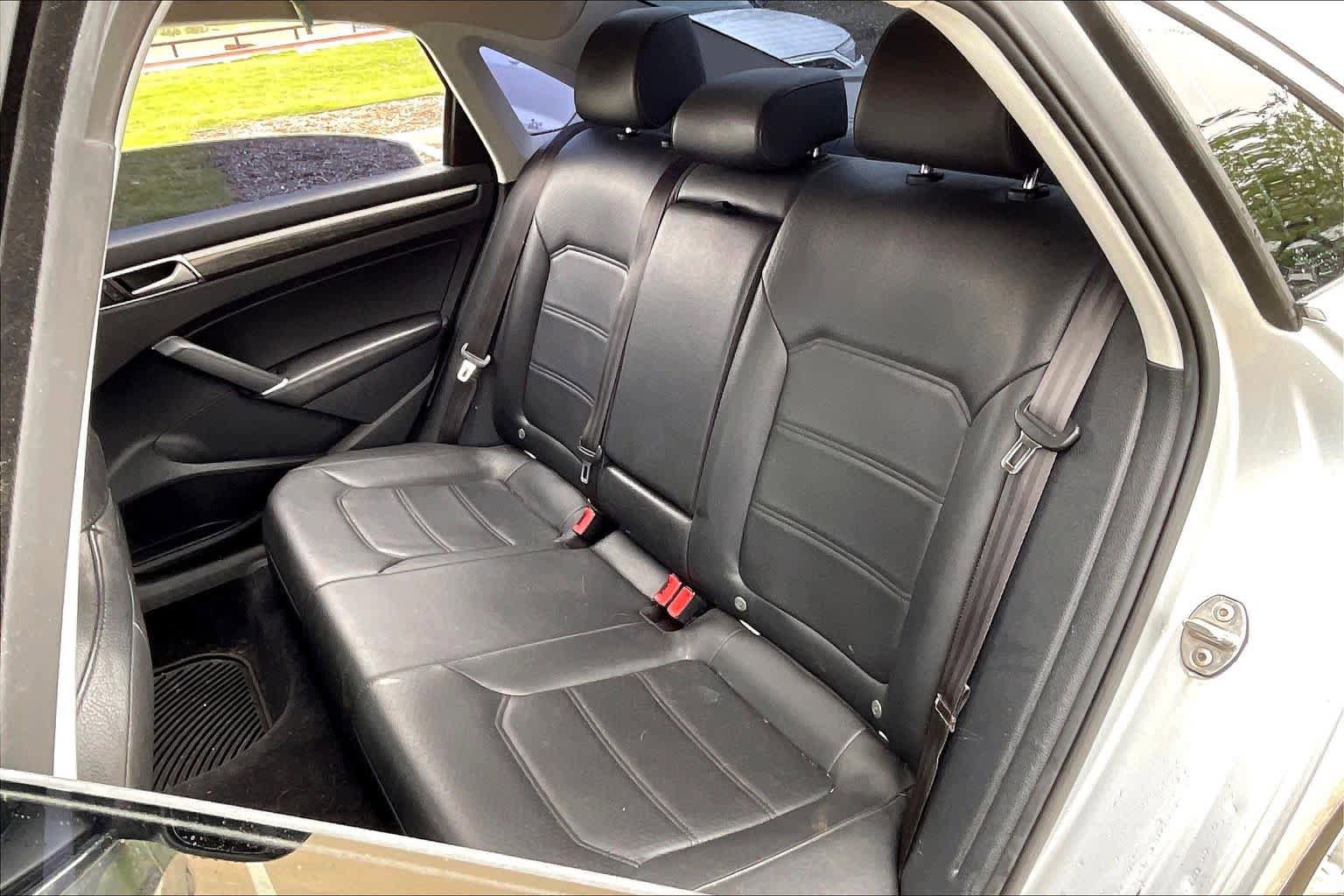 Used 2016 Volkswagen Passat 1.8T SE FWD image 21