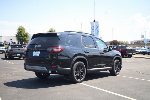 New 2025 Honda Pilot Touring image 4