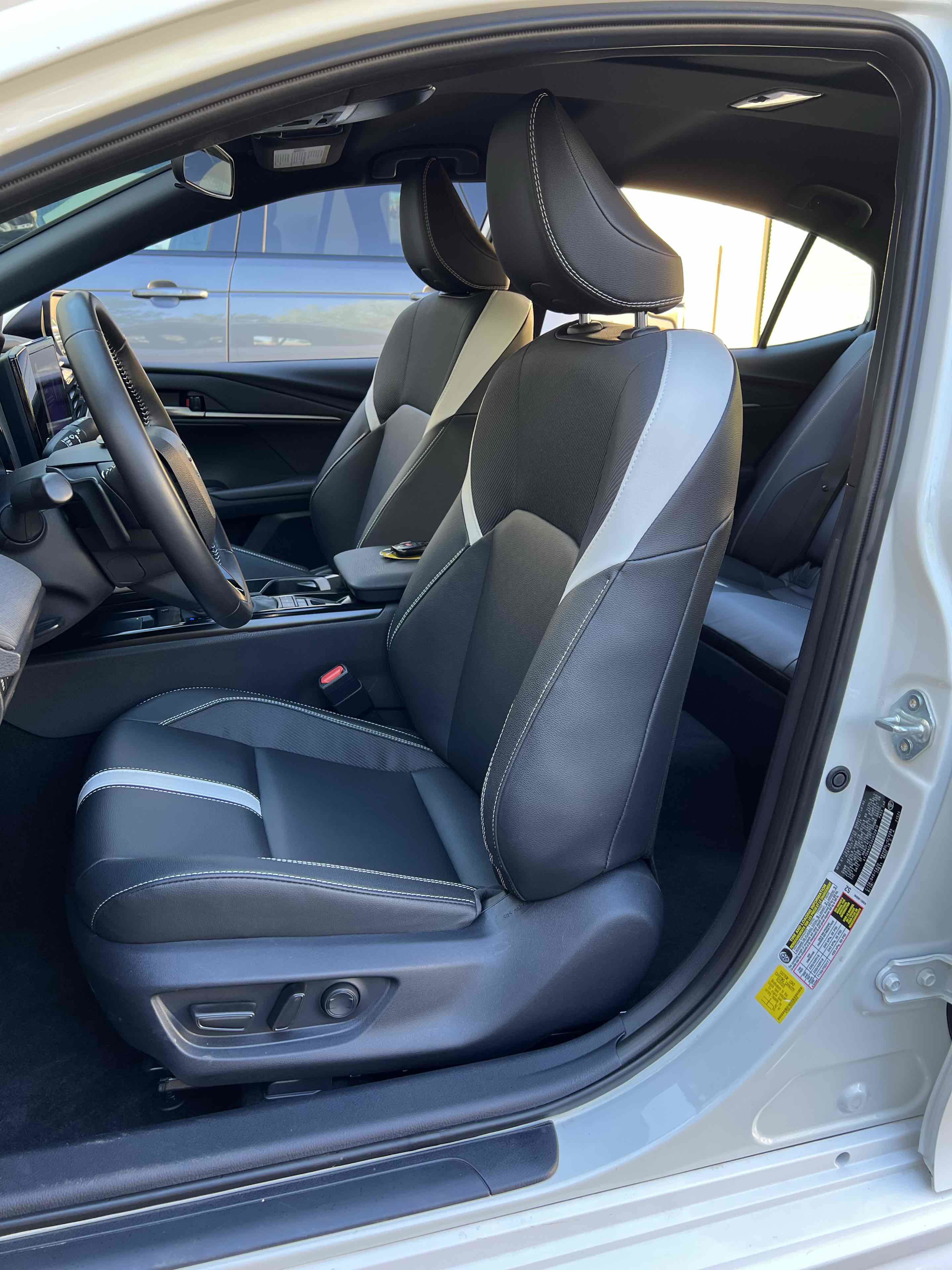 Used 2025 Toyota Camry SE image 36