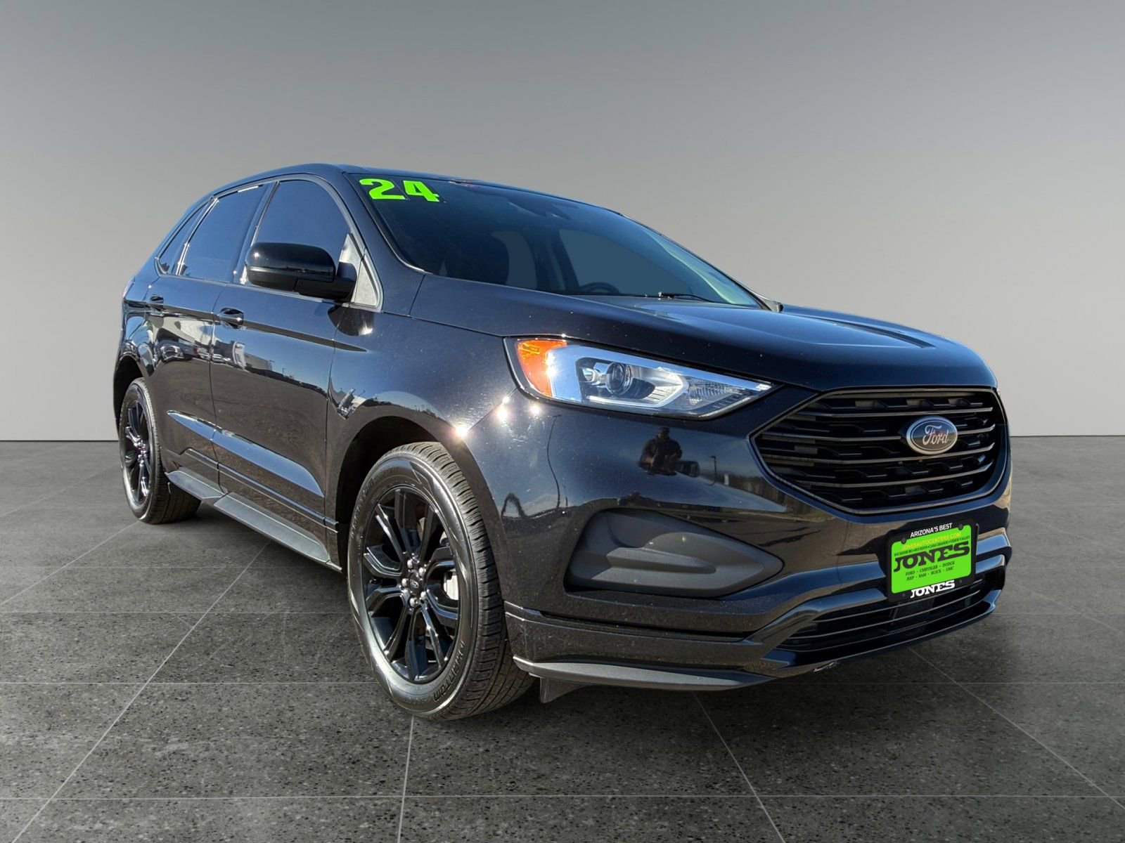 Certified 2024 Ford Edge SE w/ Black Appearance Package image 9