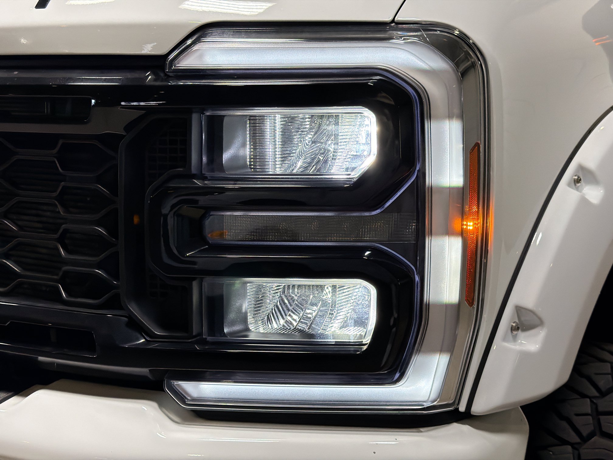 Used 2025 Ford F250 Lariat w/ Black Appearance Package AWD/4WD image 10