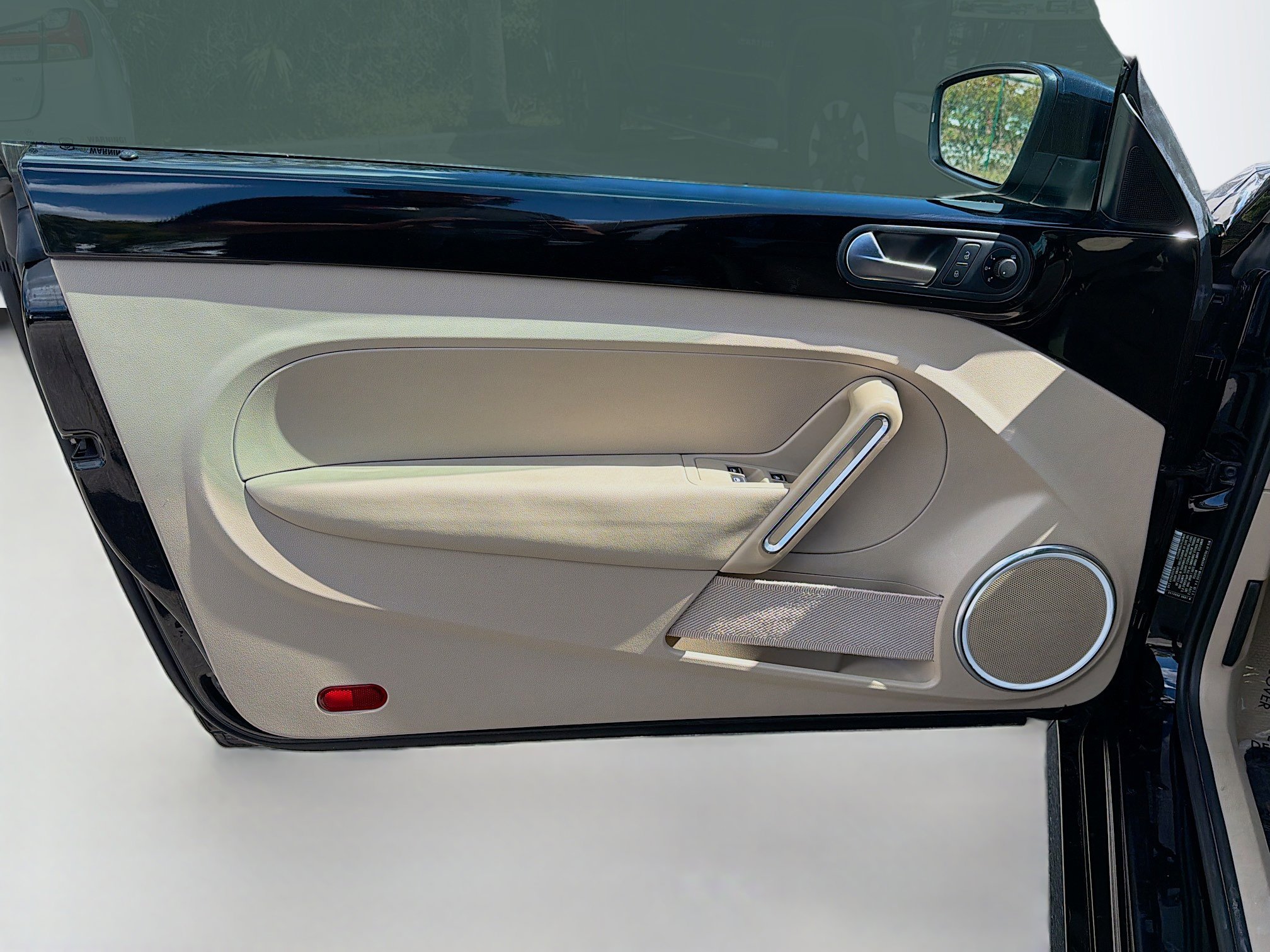 Used 2014 Volkswagen Beetle 2.5 image 18