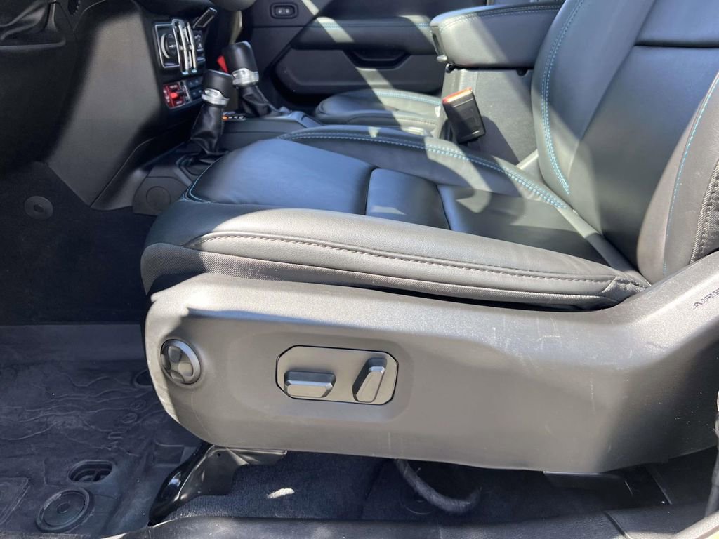 Used 2025 Jeep Wrangler Unlimited Rubicon 4xe w/ Technology Group image 20