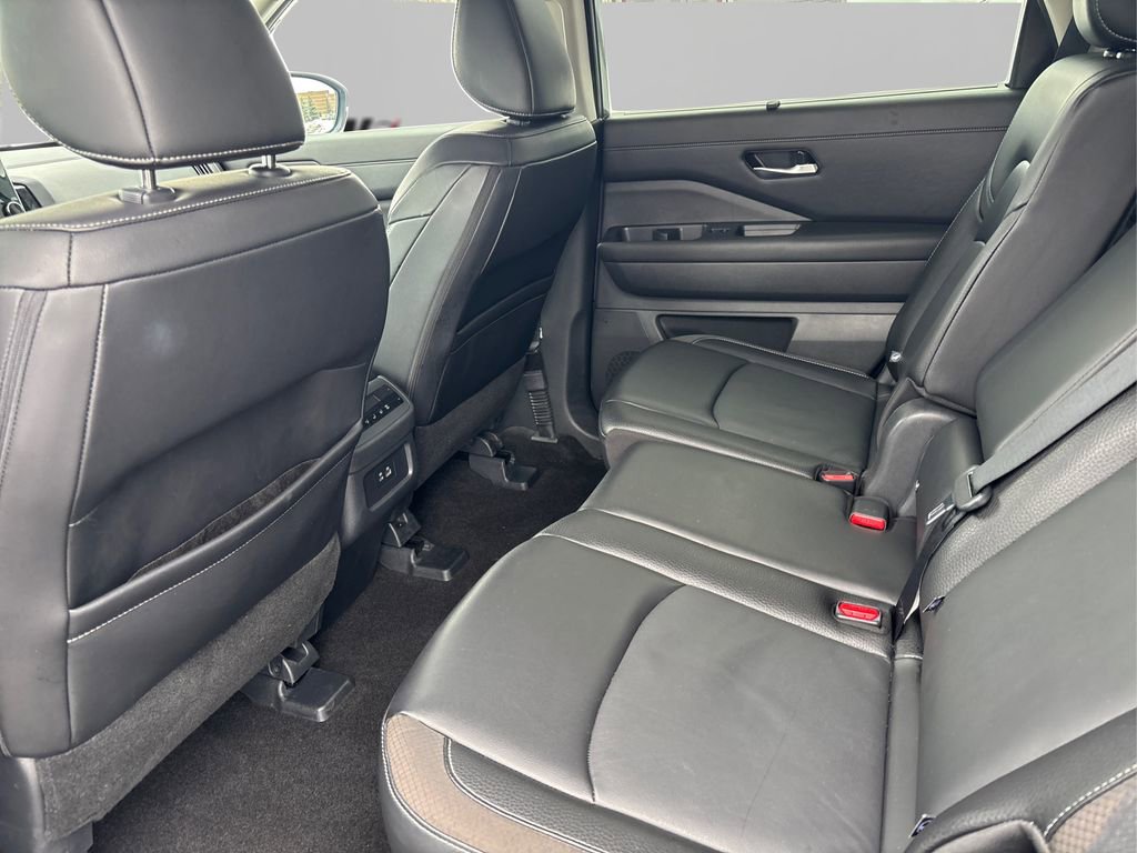 Used 2024 Nissan Pathfinder SL image 10