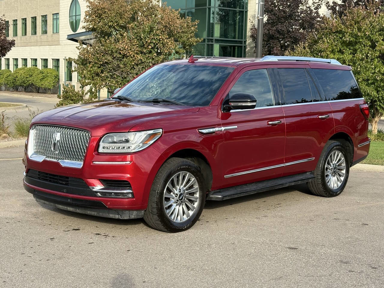 Used 2018 Lincoln Navigator Premiere image 1