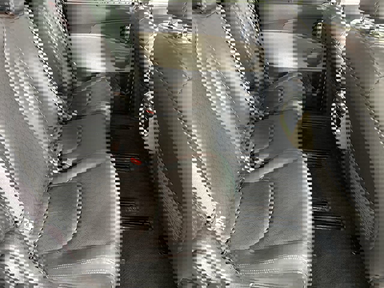 Used 2025 Kia Carnival EX image 24