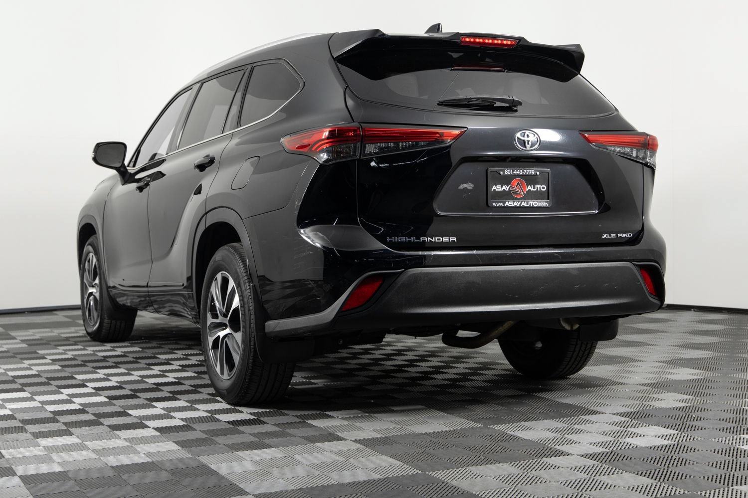 Used 2022 Toyota Highlander XLE AWD/4WD image 5
