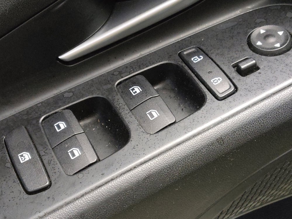 Used 2021 Hyundai Elantra SE w/ Cargo Package image 27