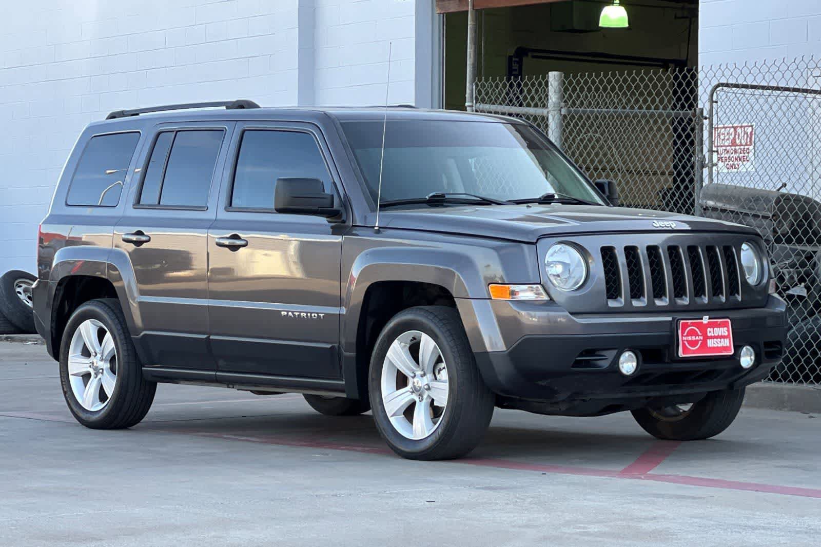 Used 2016 Jeep Patriot Latitude FWD image 10