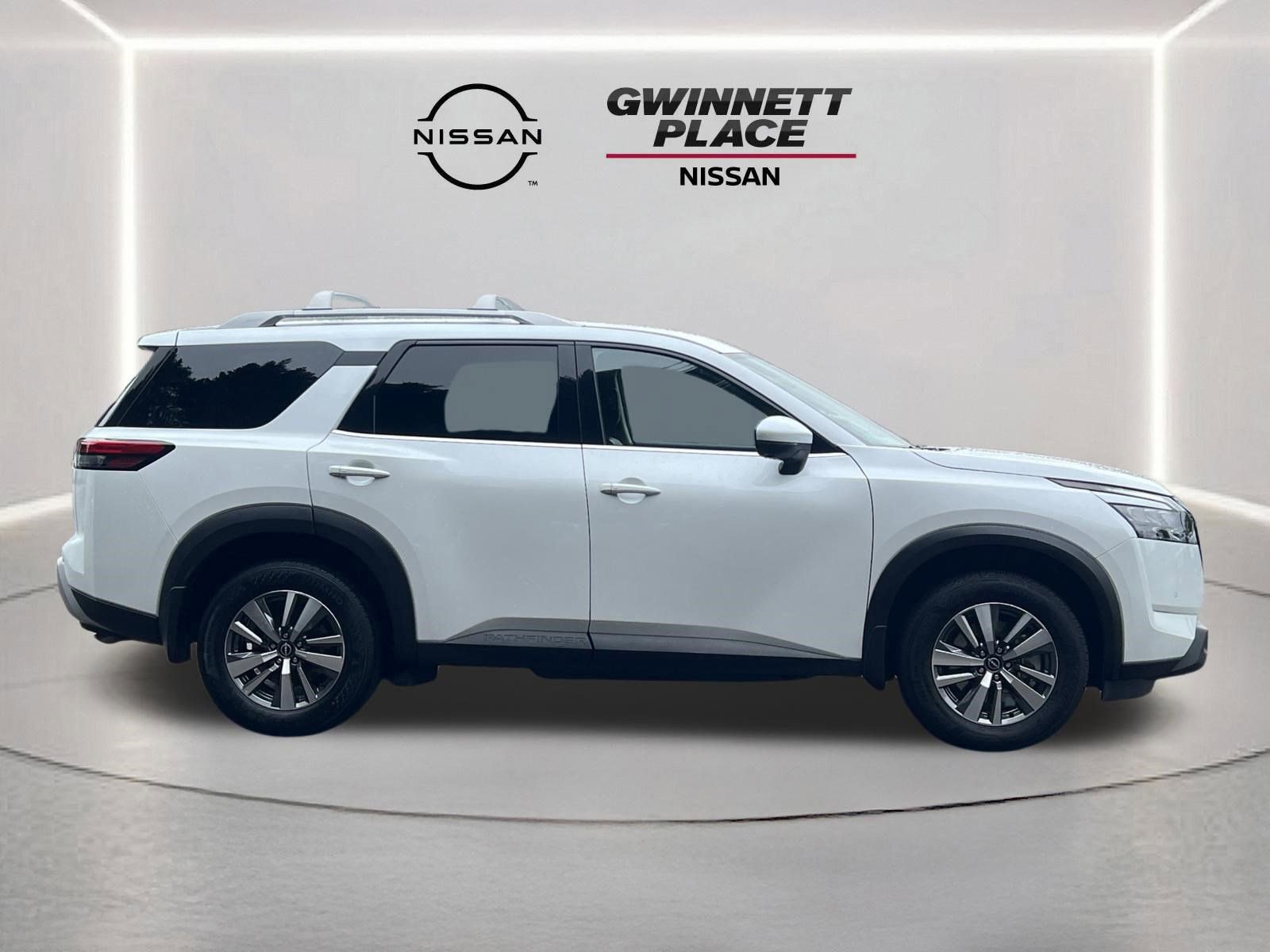 Certified 2025 Nissan Pathfinder SL w/ Black Appearance Package FWD image 27