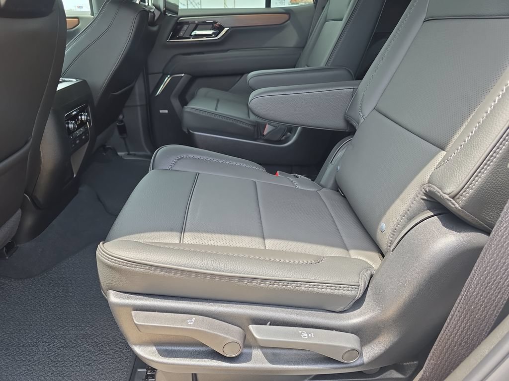 New 2026 GMC Yukon Denali w/ Denali Reserve Package AWD/4WD image 15