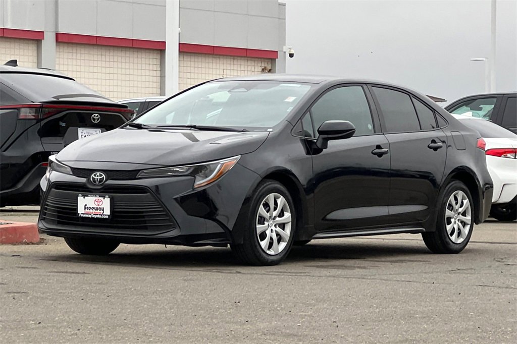 Certified 2025 Toyota Corolla LE image 10