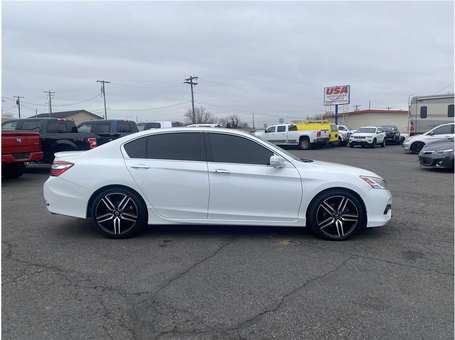 Used 2016 Honda Accord Touring image 4
