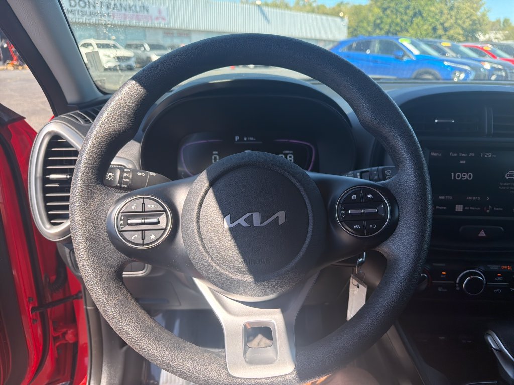 Used 2024 Kia Soul LX w/ Option Group 015 FWD image 17