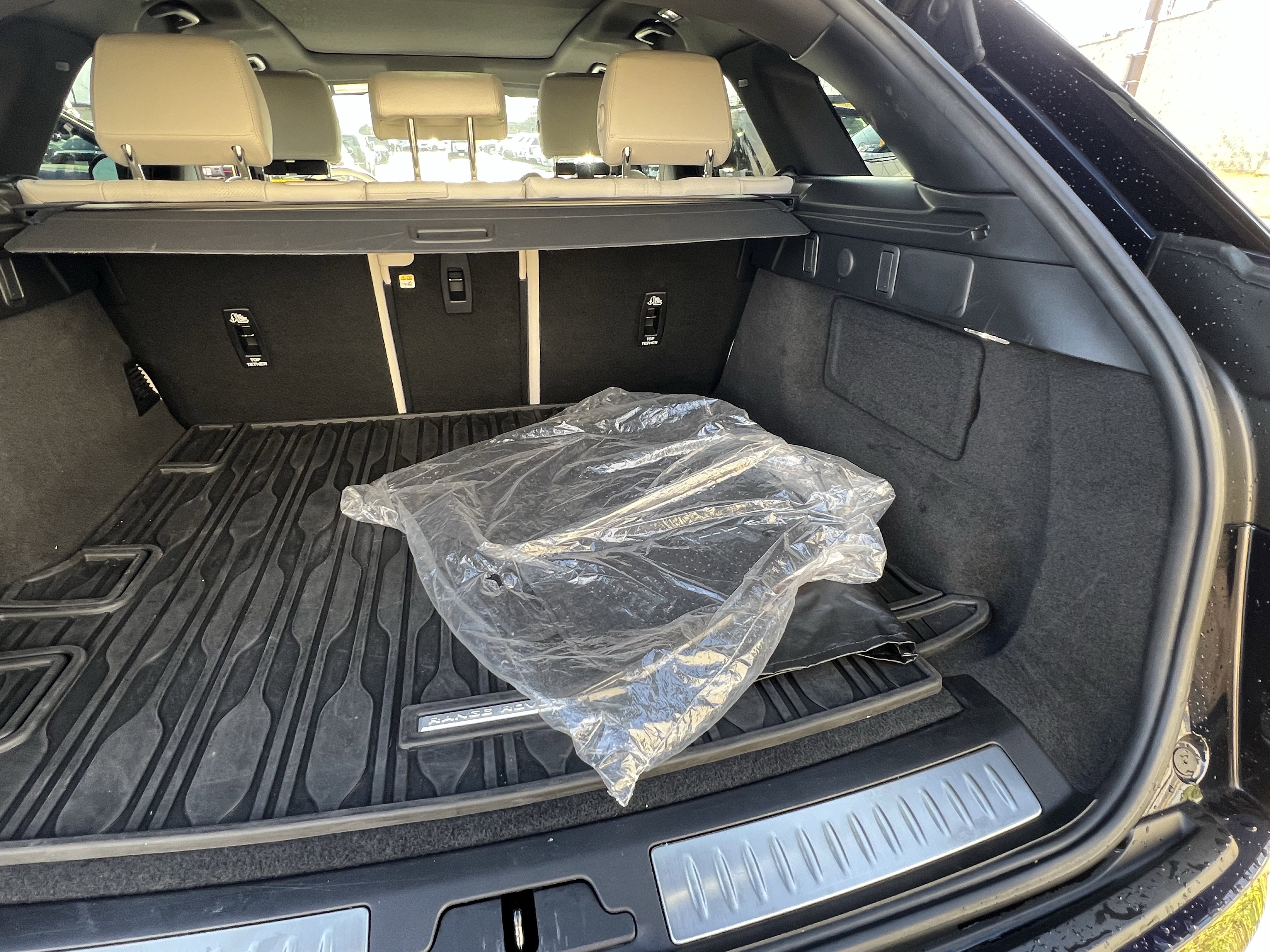 Certified 2022 Land Rover Range Rover Velar R-Dynamic S image 36