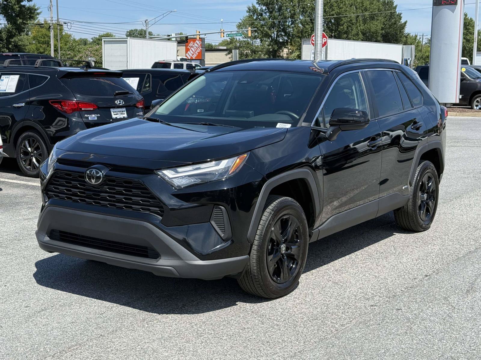 Used 2025 Toyota RAV4 LE AWD/4WD image 5